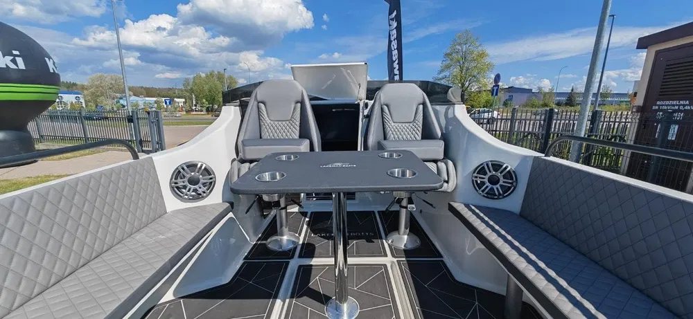 Łódź rekreacyjna Lakeman 540 GT Honda 115 produkcja 2024 - obrazek 5